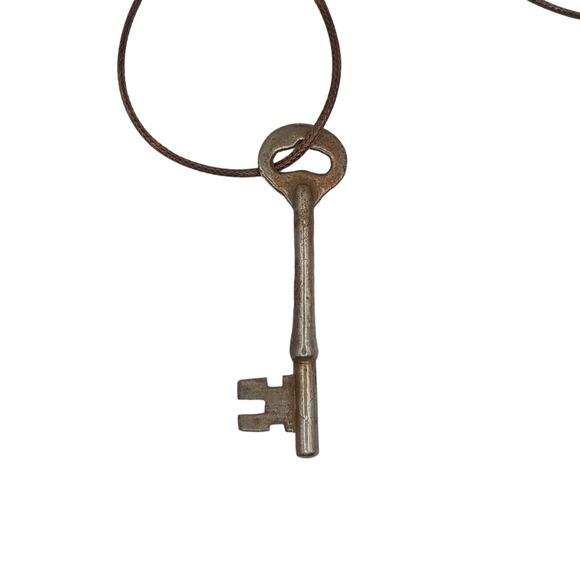 Skeleton Key Necklace Religious Jewelry Brown Faux Pendant Leather Cord #2 VTG - Picture 9 of 15